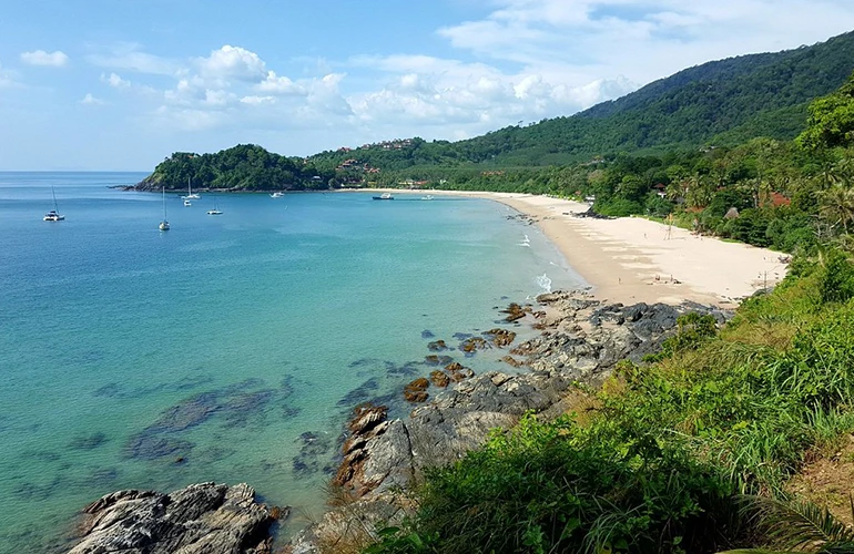 Vista panorámica de Kantiang Bay en Koh Lanta