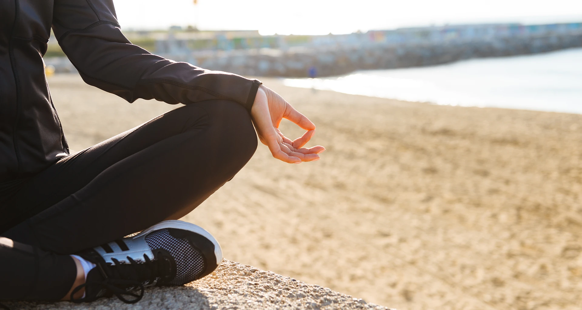 Para que sirve meditar en la playa al amanecer