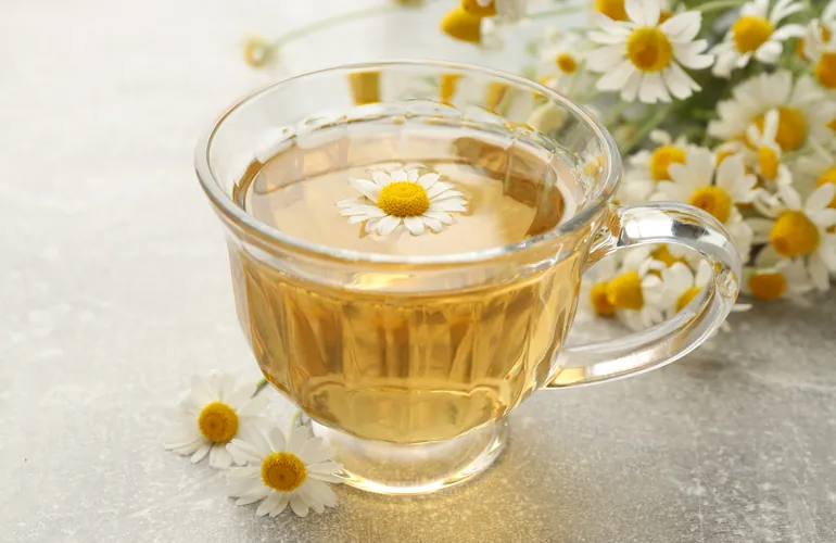 Infusión relajante de manzanilla para dormir mejor